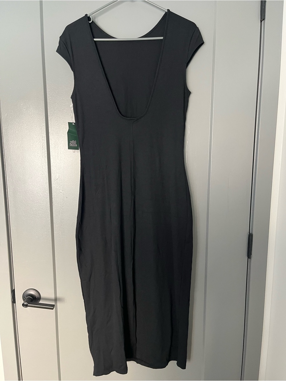 Women's Black Scoop-Neck Midi bodycon Dress